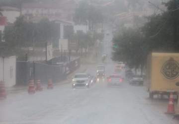 Chove no fim da manhã e meteorologia emite alerta de "perigo" para MS