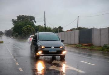 Motoristas ignoram sinalização e são flagrados na contramão