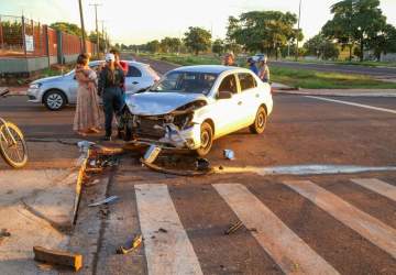 Mudança no sentido das ruas causa acidente em região com trânsito embaralhado