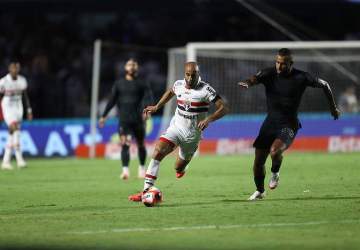 São Paulo acaba com sequência invicta do Corinthians no Paulistão