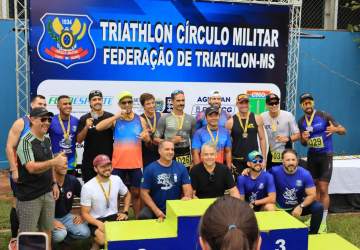 Festival de triatlo reúne 60 atletas em domingo movimentado no Círculo Militar