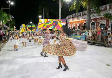 Corumbá amanhece de ressaca e se prepara para o desfile das escolas de samba