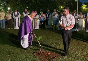 Campanha promove plantio de mudas e missa ao ar livre no Parque das Nações