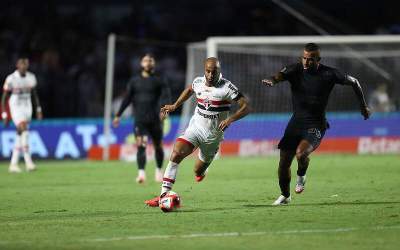 São Paulo acaba com sequência invicta do Corinthians no Paulistão