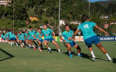 Seleção Brasileira Feminina faz primeiro treino do ano na Granja Comary