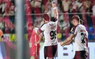 Vasco avança na Copa do Brasil e Bahia empata pela Libertadores