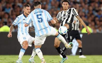 Botafogo sofre na Argentina e perde para o Racing na Recopa Sul-Americana