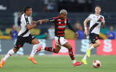 Flamengo vence Vasco em primeiro jogo da semifinal Carioca