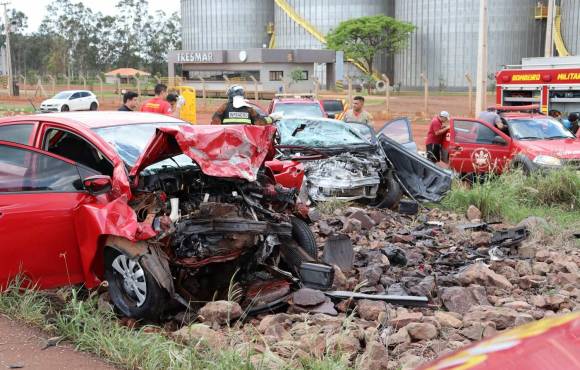 Batida de frente deixa seis pessoas feridas, entre elas, duas crianças