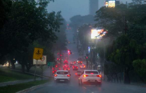 Campo Grande volta a registrar chuva em meio a alerta de instabilidade