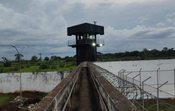 Camuflagem de torre é nova estratégia de monitoramento nos presídios de MS