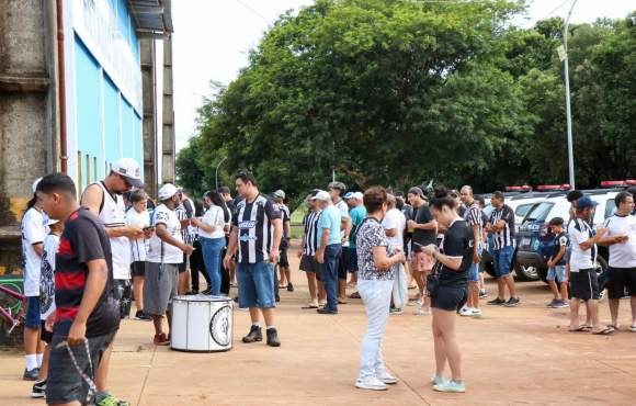 Operário leva família inteira para a arquibancada na estreia da temporada