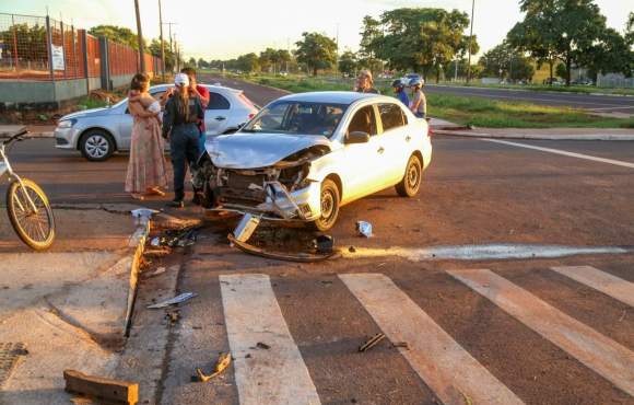 Mudança no sentido das ruas causa acidente em região com trânsito embaralhado