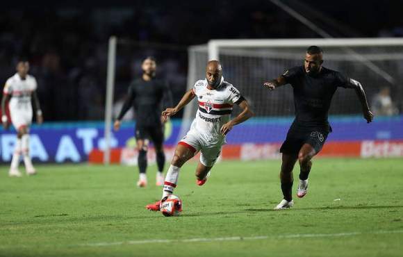 São Paulo acaba com sequência invicta do Corinthians no Paulistão