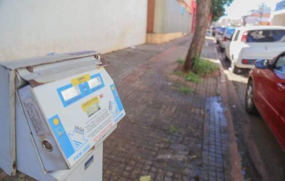 Alegando impacto, lojistas se reúnem para pedir volta de estacionamento rotativo