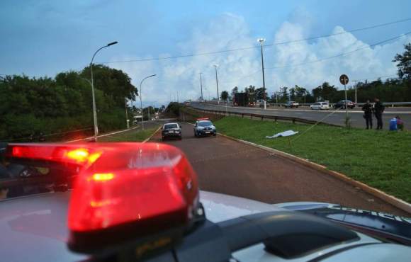 Suspeito de matar rapaz a facadas em praça é preso em flagrante