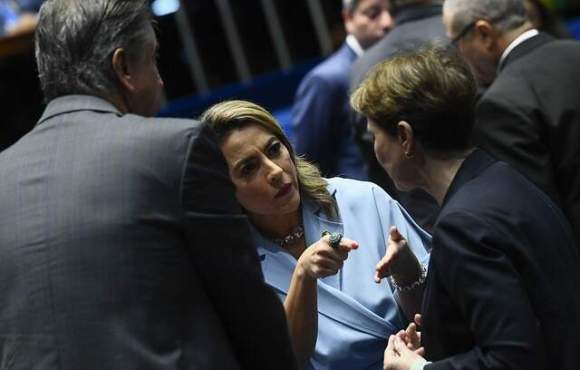 Candidaturas de Soraya e Teresa foram implodidas por seus próprios partidos