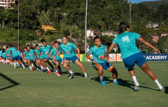 Seleção Brasileira Feminina faz primeiro treino do ano na Granja Comary