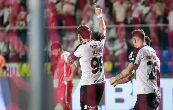 Vasco avança na Copa do Brasil e Bahia empata pela Libertadores