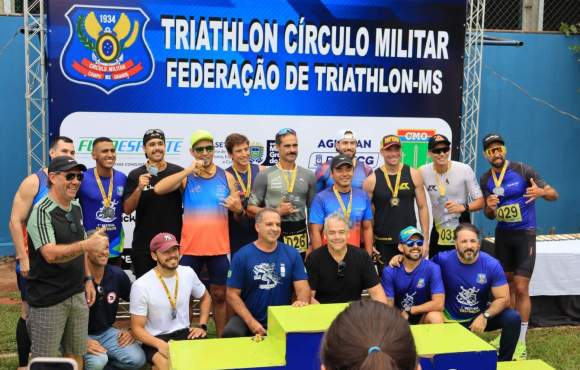 Festival de triatlo reúne 60 atletas em domingo movimentado no Círculo Militar