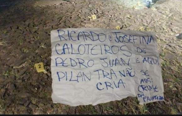 Casa de ex-governador é fuzilada e bandidos deixam cartaz: 