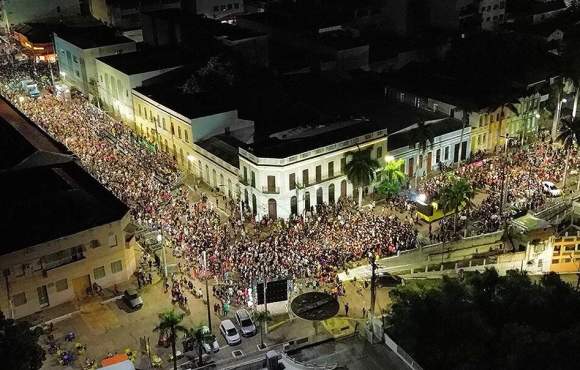 Cibalena mantém a tradição e arrasta multidão em Corumbá