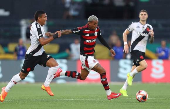 Flamengo vence Vasco em primeiro jogo da semifinal Carioca