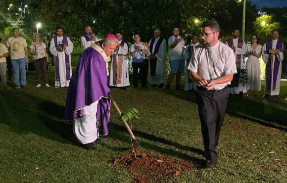 Campanha promove plantio de mudas e missa ao ar livre no Parque das Nações