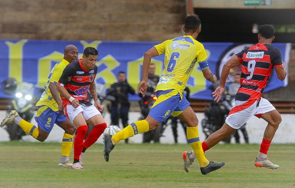 Campeonato Estadual define últimos semifinalistas neste domingo