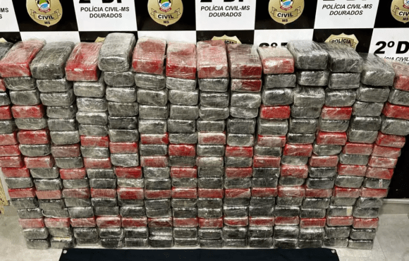 Funcionários encontram R$ 15 milhões em cocaína ao carregar caminhão