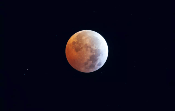 Espetáculo: veja as fotos do eclipse total da Lua visto de Campo Grande