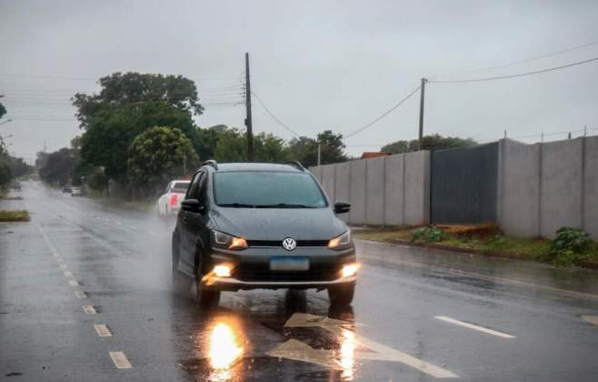 Motoristas ignoram sinalização e são flagrados na contramão