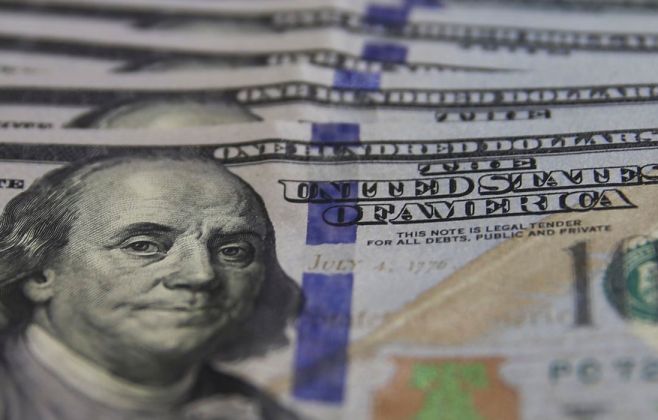 Dólar tem maior queda diária em dois anos e meio e fecha a R$ 5,75