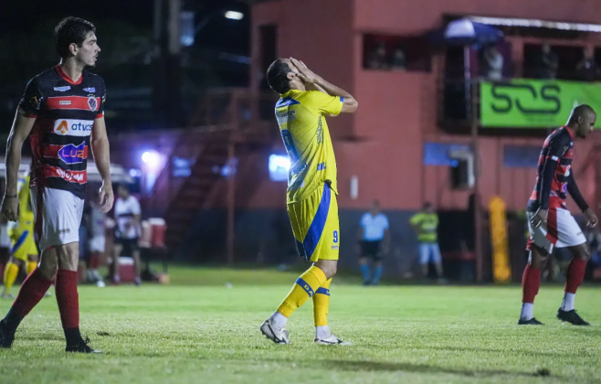 Águia Negra derrota Dourados e fica a um passo da semifinal estadual